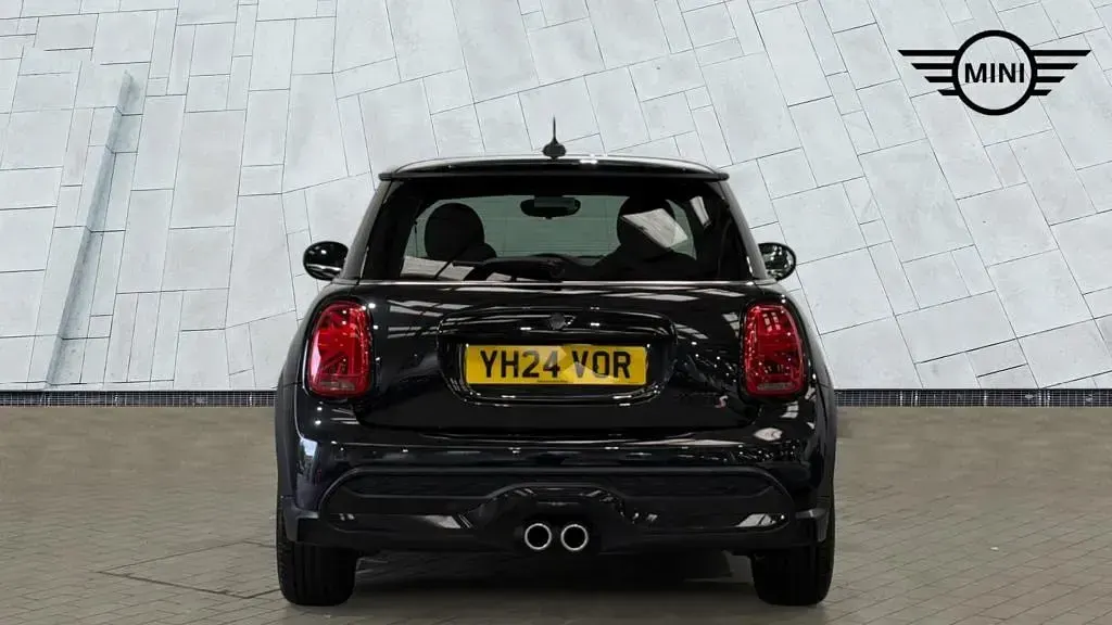 Used Mini Cooper S Exclusive 176 HP (129 kW) 2024 Black Hatchback