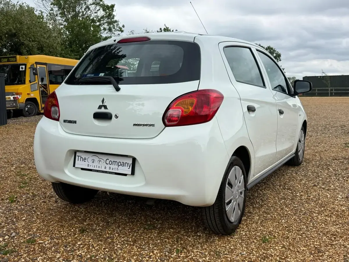 Used Mitsubishi Mirage 71 HP (52 kW) 2014 White Hatchback