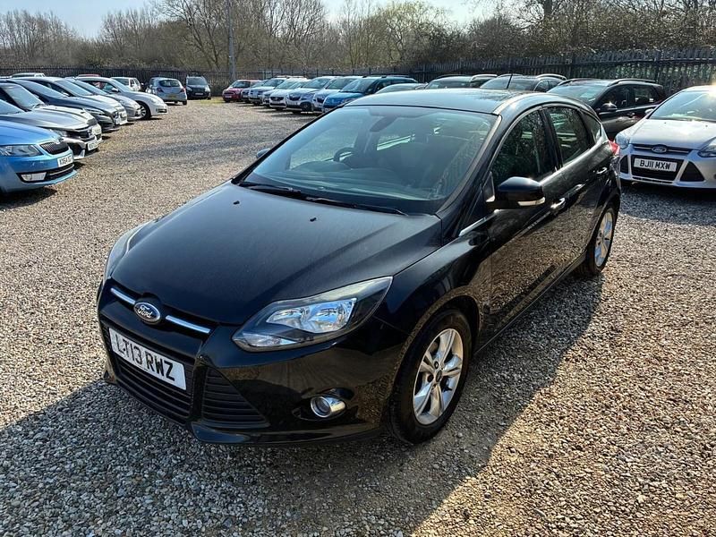 Używany Ford Focus Zetec 125 KM (91 kW) 2013 Czarny Hatchback