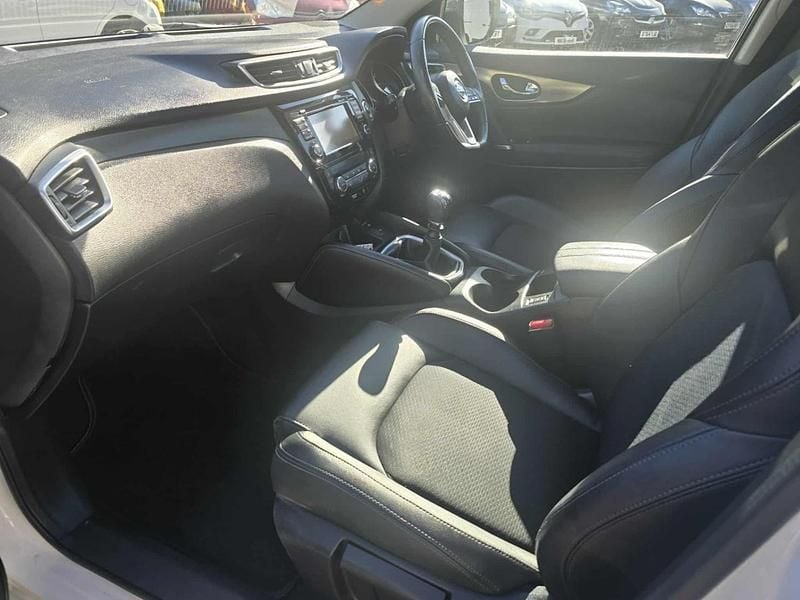 Used Nissan Qashqai Tekna 2018 White SUV