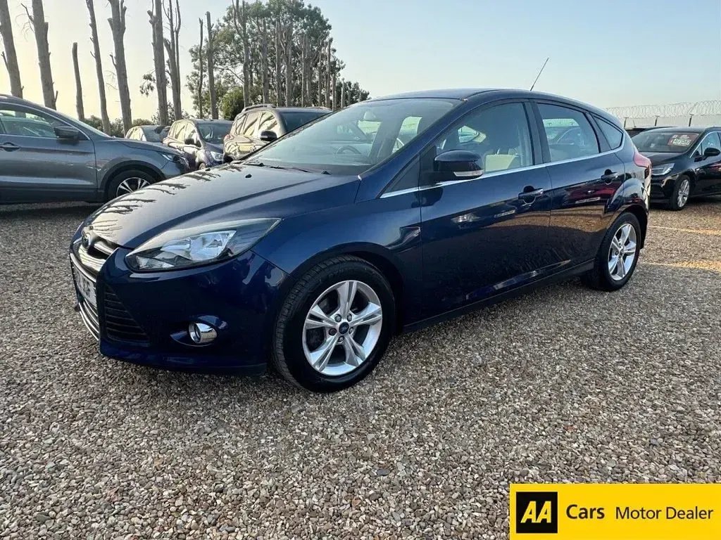Used Ford Focus Zetec 125 HP (91 kW) 2012 Blue Hatchback
