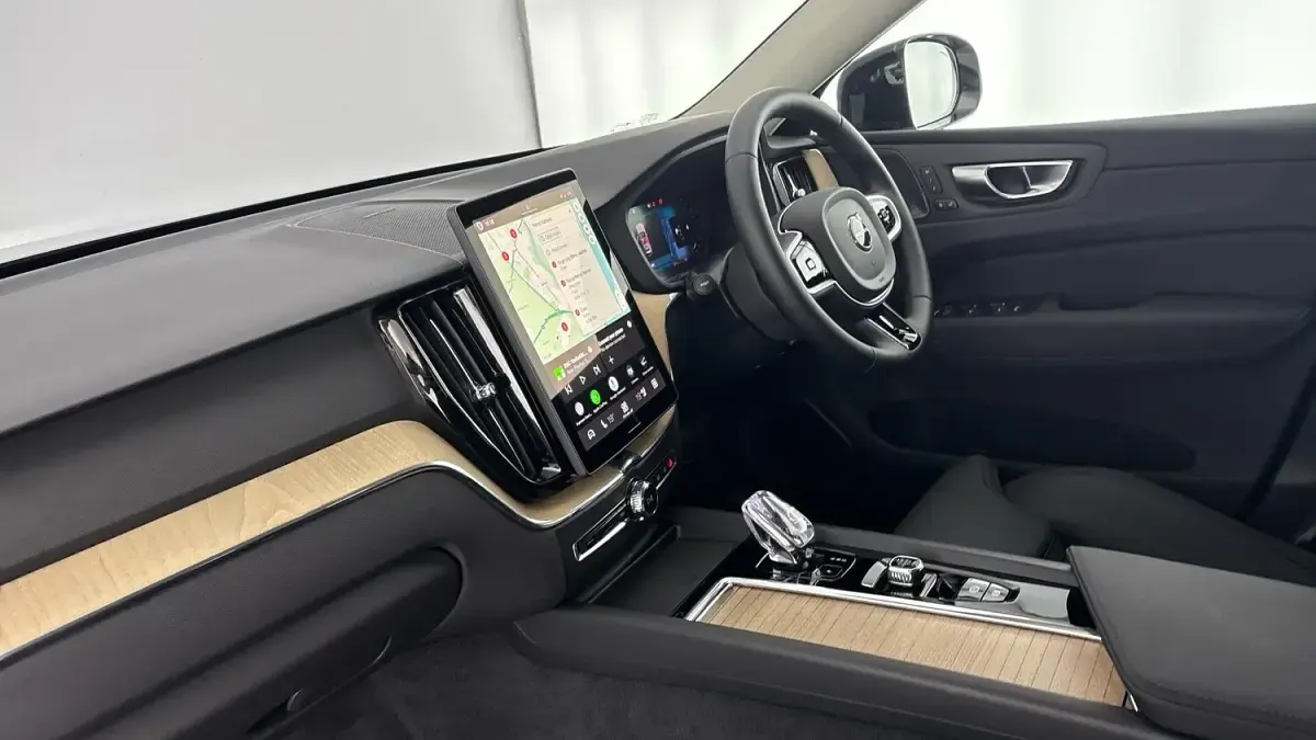 Used Volvo XC60 Plus 250 HP (183 kW) 2025 Aurora silver SUV