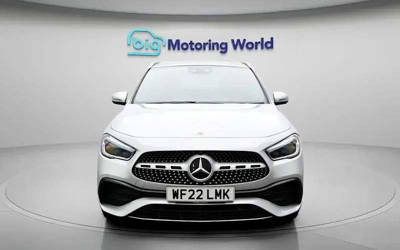 Usado Mercedes GLA250 Premium Plus 259 HP (190 kW) 2022 Prateado SUV
