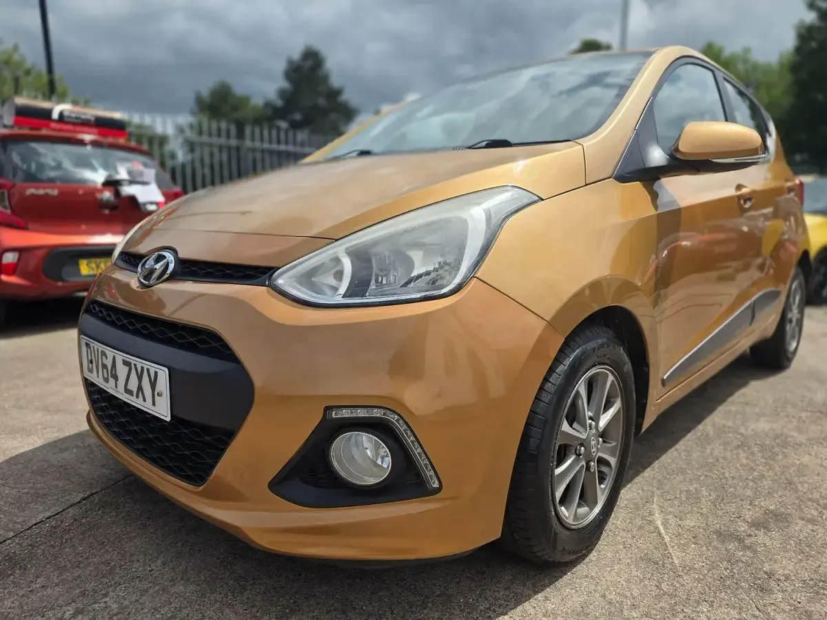 Used Hyundai i10 Premium 87 HP (63 kW) 2014 Orange Hatchback