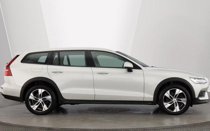 Used Volvo V60 CC Pro 197 HP (144 kW) 2021 Other Estate