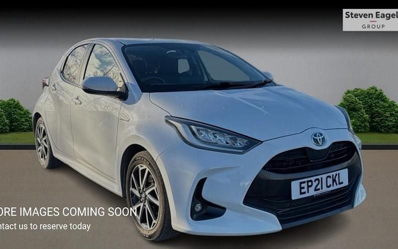Used 2025 Toyota Yaris Hybrid Design Hatchback | £16,300 (Super price) - Image 1/4