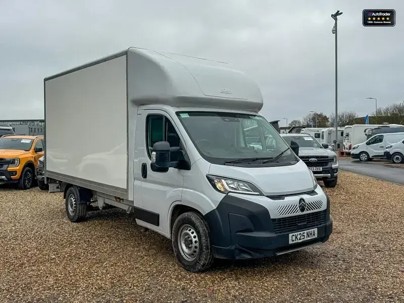 Usado Citroën Relay 140 HP (102 kW) 2025 Branco Van