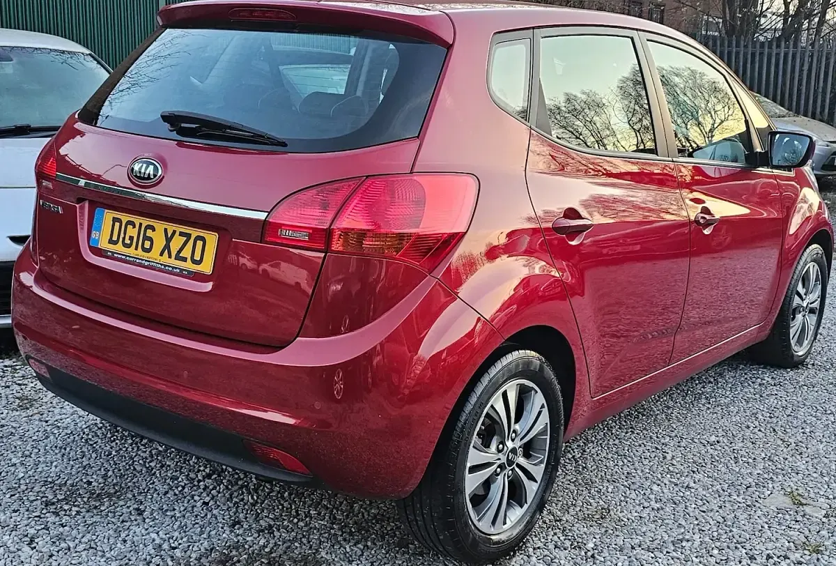 Used Kia Venga 125 HP (91 kW) 2016 Red Hatchback