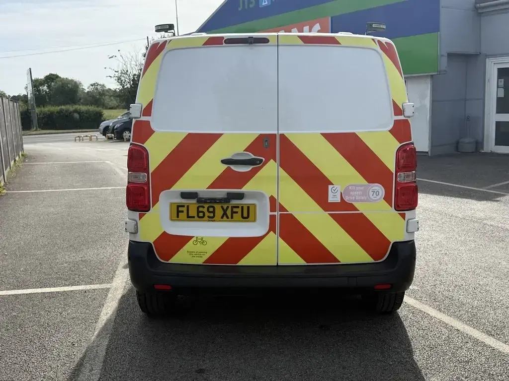 Used Vauxhall Vivaro Edition 100 HP (73 kW) 2020 White MPV