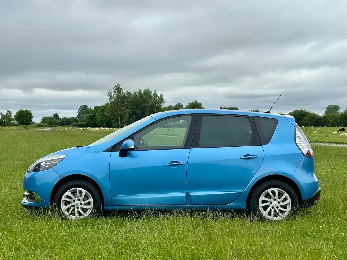 Used Renault Scénic III Dynamique 110 HP (80 kW) 2013 Blue MPV