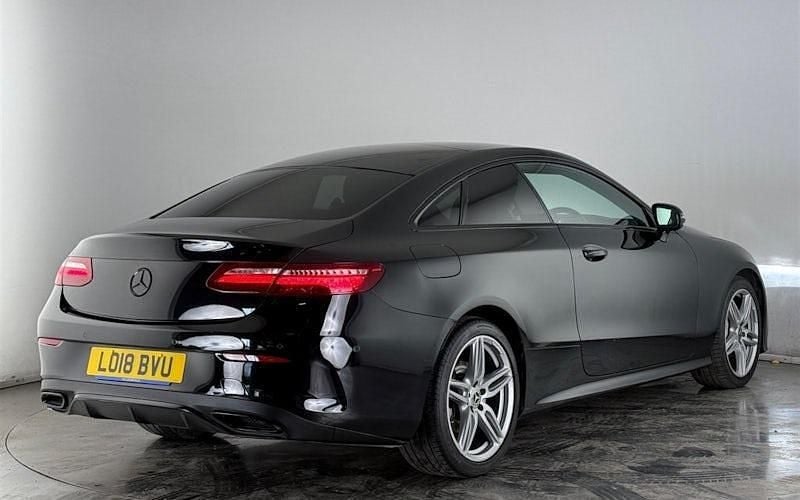 Gebraucht Mercedes E220 AMG Line Premium 194 PS (142 kW) 2020 Coupé