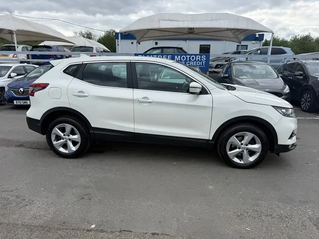 Used Nissan Qashqai Acenta Premium 2020 White SUV