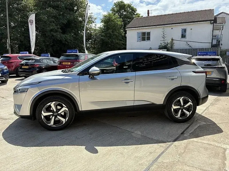 Used Nissan Qashqai N-Connecta 138 HP (101 kW) 2023 Silver SUV
