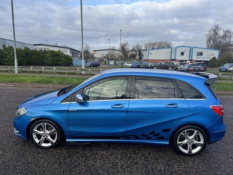 Begagnad Mercedes B180 2014 Blå Minibuss