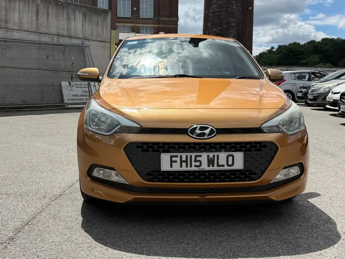 Used Hyundai i20 SE 84 HP (61 kW) 2015 Orange Hatchback