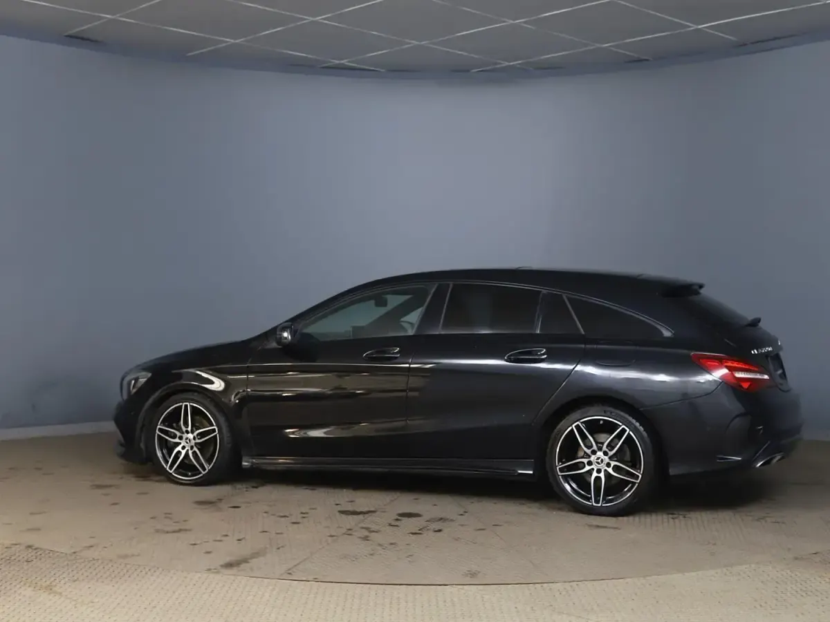 Usado Mercedes CLA220 AMG line 2018 Preto Sedan