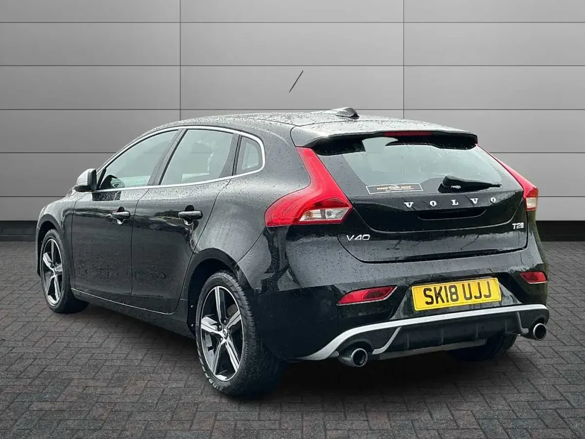 Used Volvo V40 R-Design 121 HP (88 kW) 2018 Hatchback