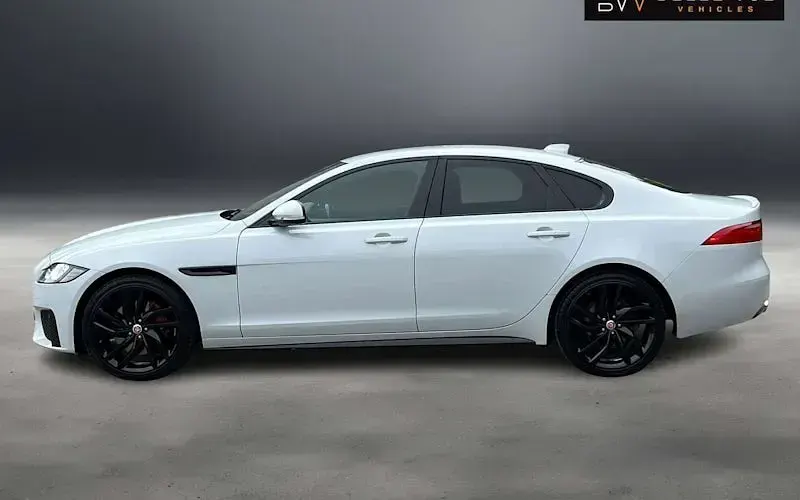 Used Jaguar XF S 300 HP (220 kW) 2015 White Sedan