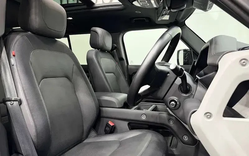 Used Land Rover Defender HSE Dynamic 249 HP (183 kW) 2025 SUV