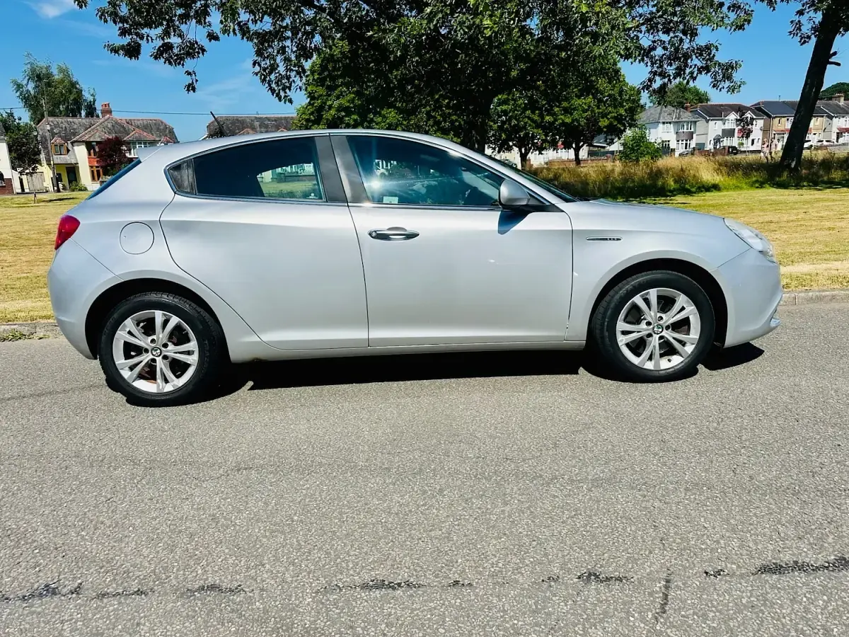 Used Alfa Romeo Giulietta Lusso 2013 Silver Hatchback