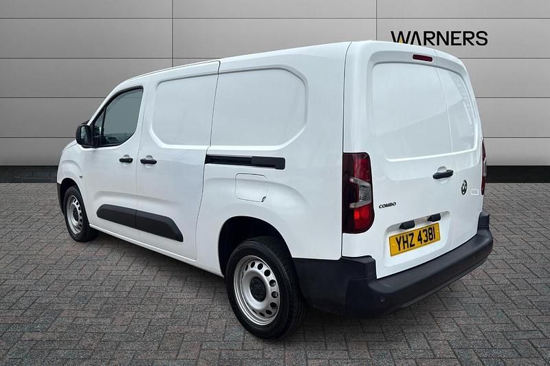 Second-hand Vauxhall Combo 99 CP (72 kW) 2021 Alb Monovolum
