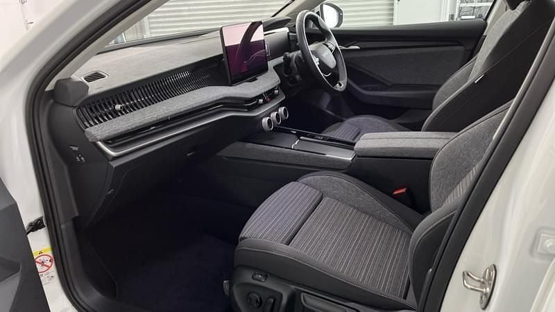 Used Skoda Superb SE Technology 150 HP (110 kW) 2025 White Estate