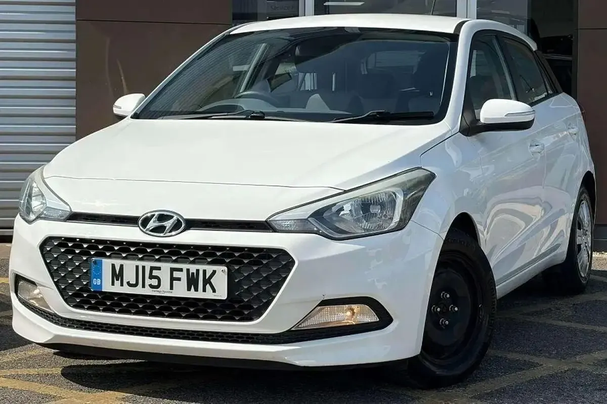 Used Hyundai i20 2015 White Hatchback