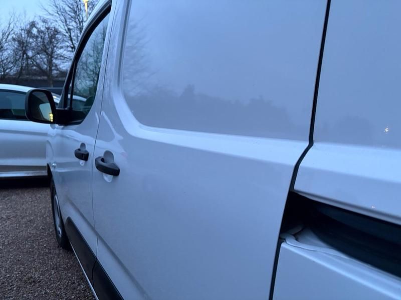 Used Peugeot Partner Premium 131 HP (96 kW) 2023 White MPV