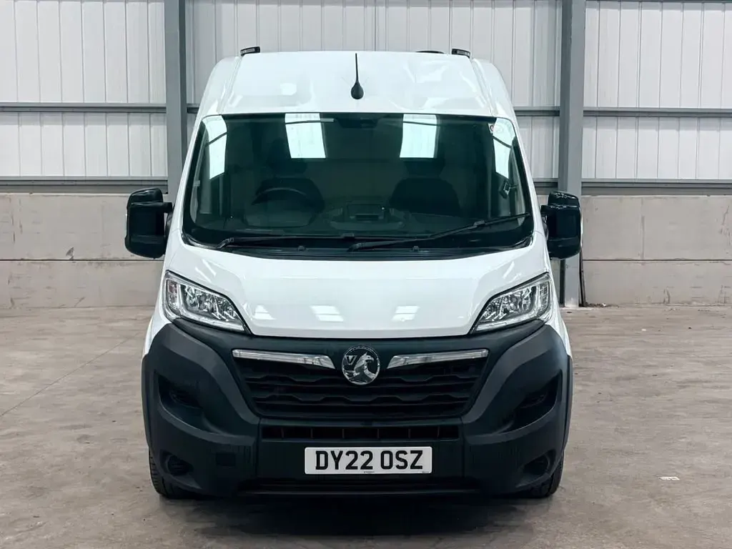 Begagnad Vauxhall Movano 140 HK (102 kW) 2022 Vit