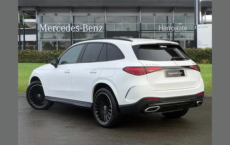 Used Mercedes GLC300e Urban 308 HP (226 kW) 2025 White SUV