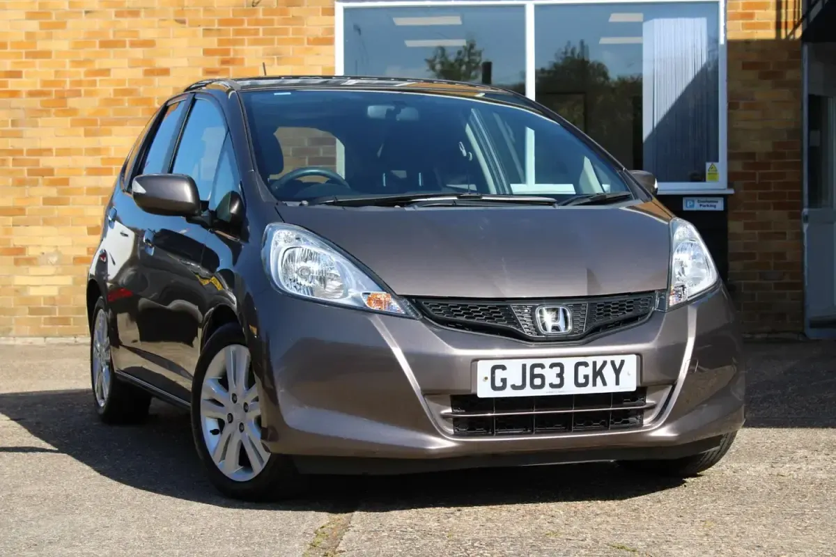 Second-hand Honda Jazz ES 2013 Maro Hatchback