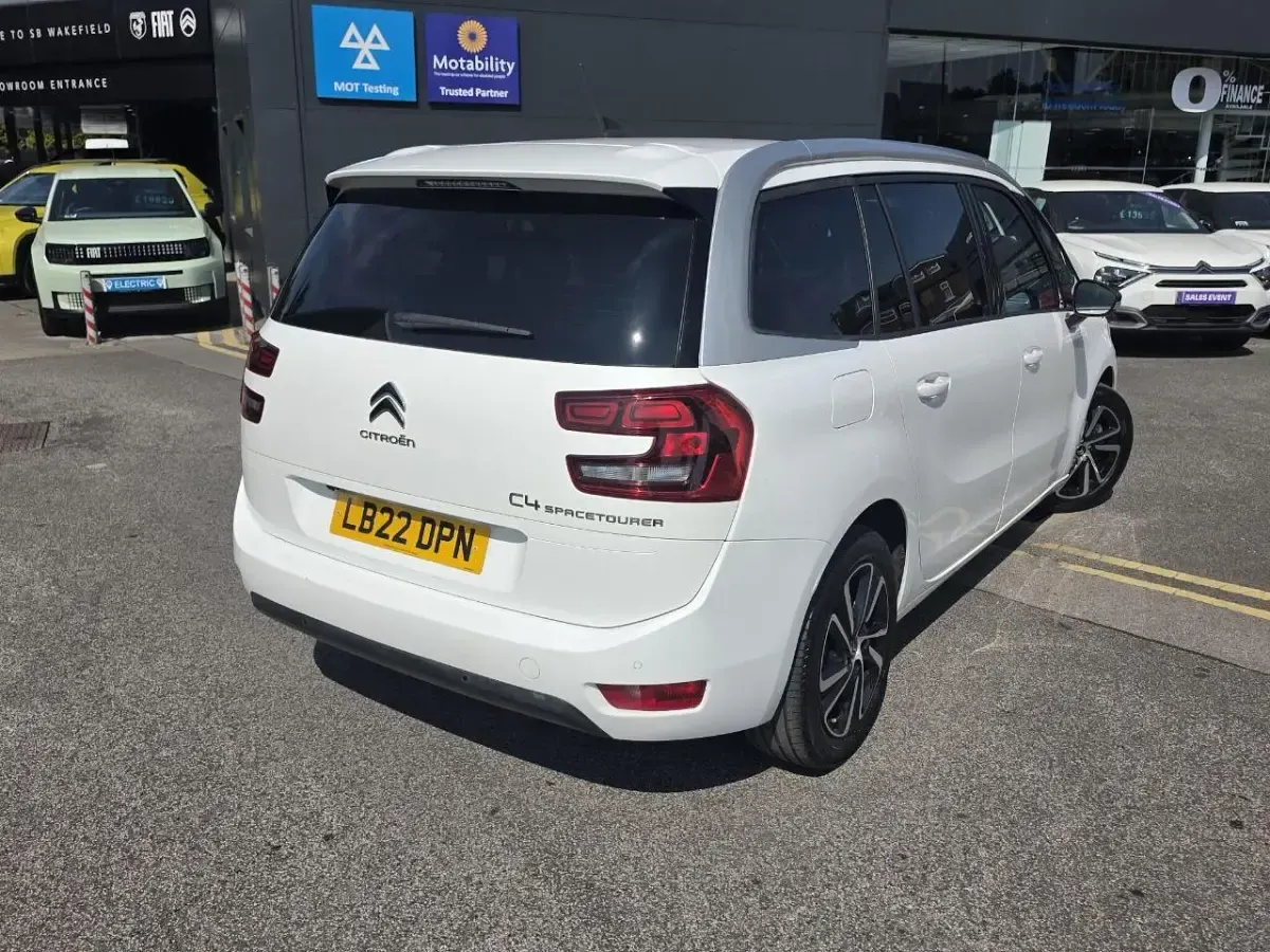 Used Citroën C4 SpaceTourer PureTech 128 HP (94 kW) 2022 White MPV