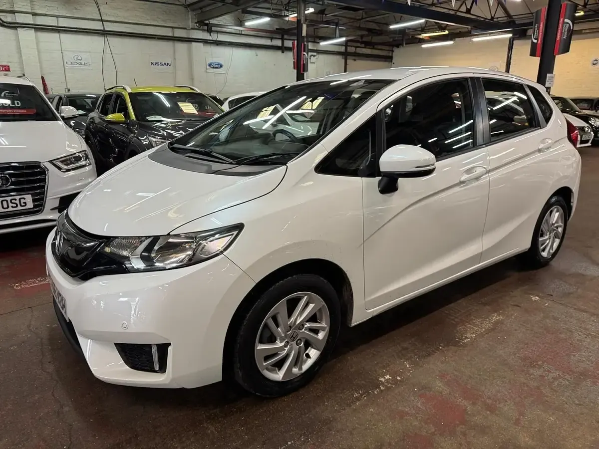 Used Honda Jazz SE 102 HP (75 kW) 2016 White Hatchback