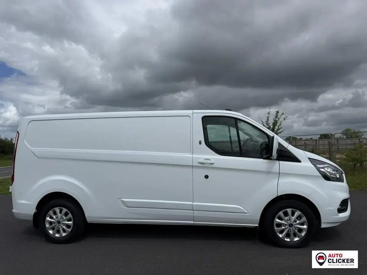 Used Ford Transit Custom Limited 130 HP (95 kW) 2021 White Van