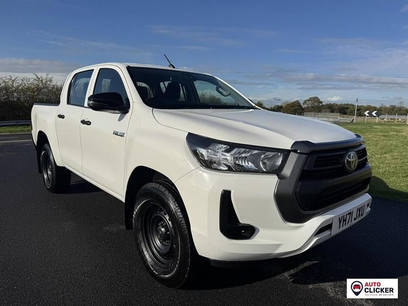 Used Toyota HiLux Active 150 HP (110 kW) 2021 White Pickup