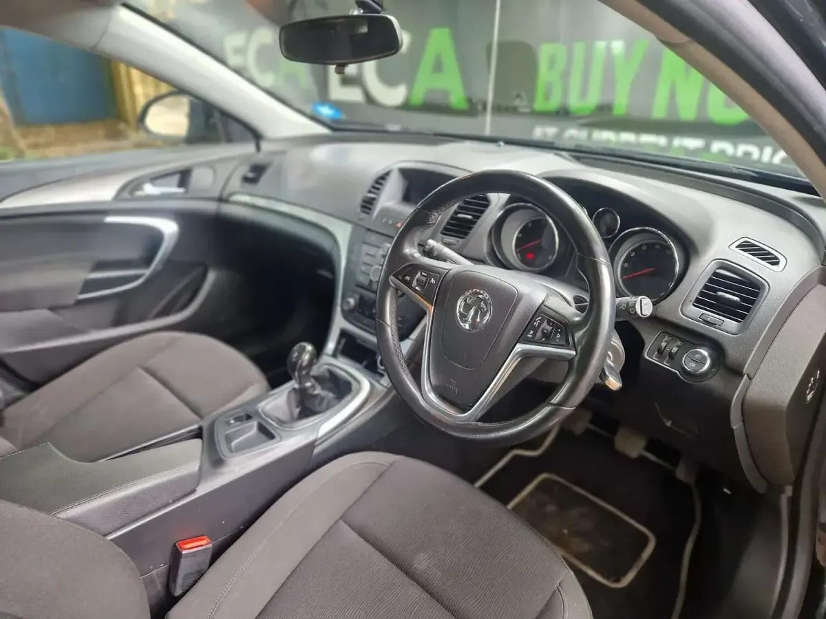 Used Vauxhall Insignia SRi 195 HP (143 kW) 2012 Black Hatchback