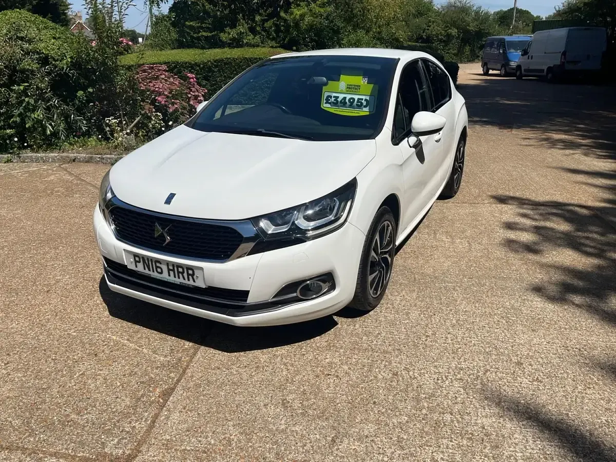 Used DS Automobiles DS4 Elegance 120 HP (88 kW) 2016 White Hatchback
