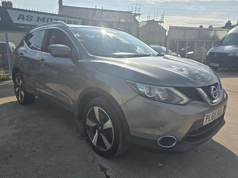 Grey Used 2016 Nissan Qashqai N-Connecta SUV | £5,995 (Fair price) - Image 1/4