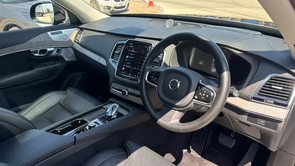 Used Volvo XC90 Ultimate 300 HP (220 kW) 2024 Blue SUV