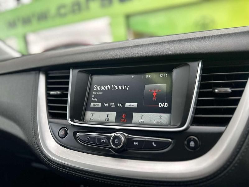 Used Vauxhall Grandland X S 130 HP (95 kW) 2018 Green SUV