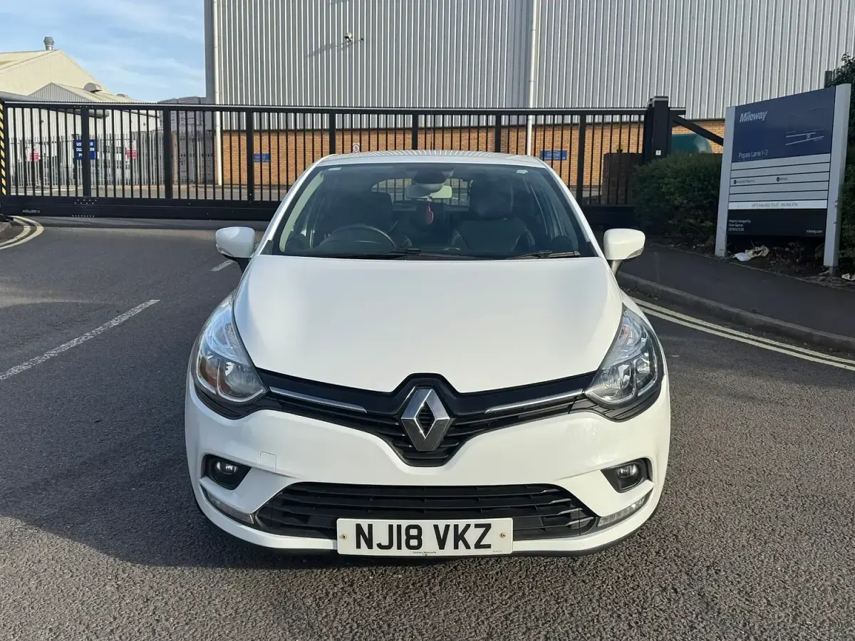 Used Renault Clio IV Dynamique 2018 White Hatchback