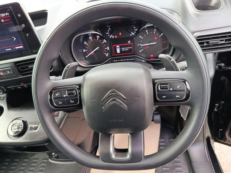 Used Citroën Berlingo 128 HP (94 kW) 2023 Black MPV