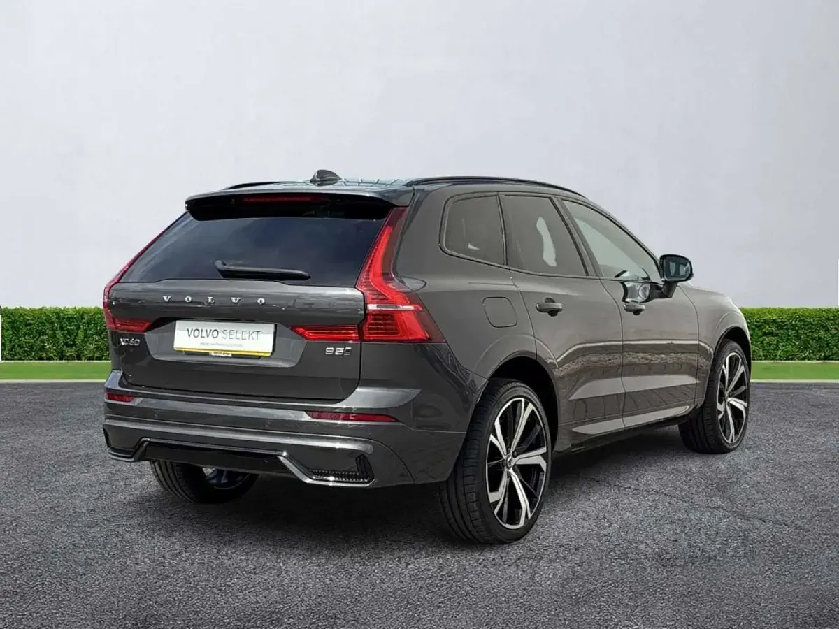 Used Volvo XC60 R-Design 250 HP (183 kW) 2022 Grey SUV