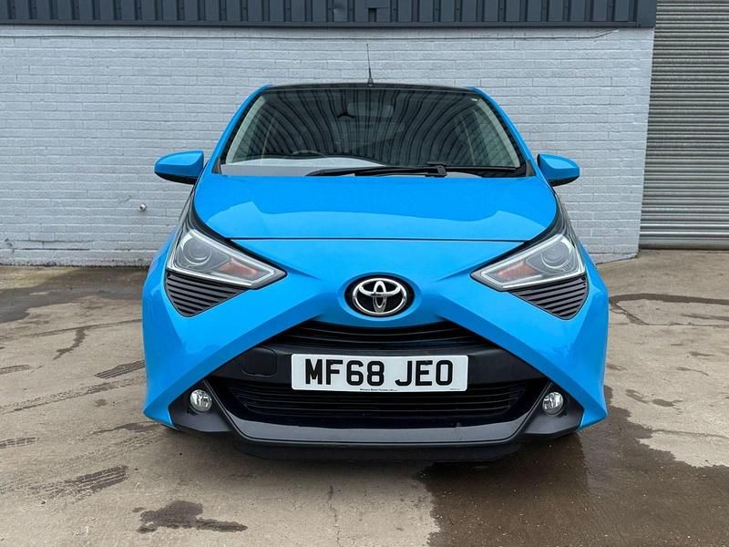 Used Toyota Aygo x-press 2018 Blue Hatchback