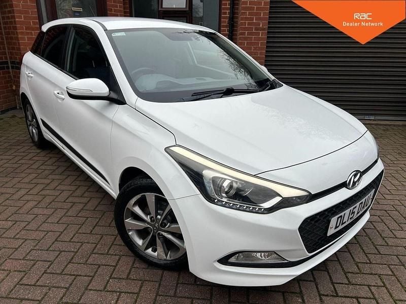 White Used 2015 Hyundai i20 Premium Hatchback | £4,690 (Fair price) - Image 1/3