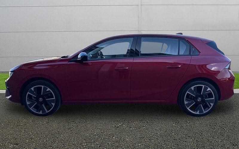 Usado Vauxhall Astra Design Edition 114 kW (156 CV) 2025 Rojo Utilitario