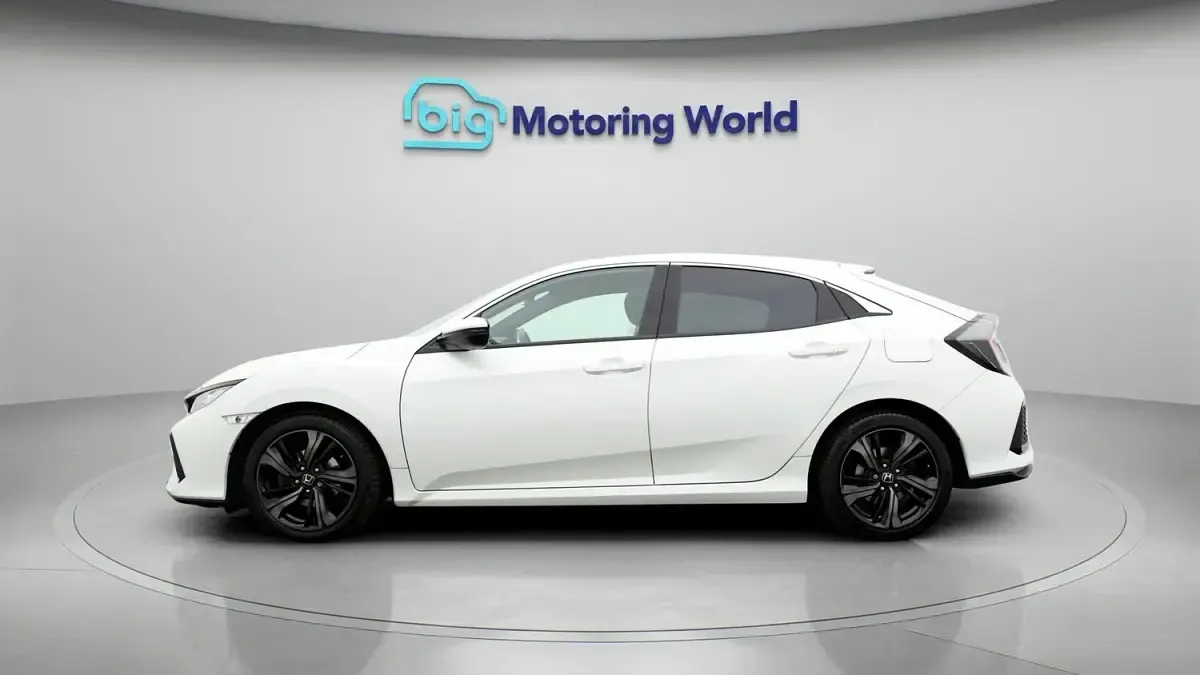 Used Honda Civic SR 2019 White Hatchback