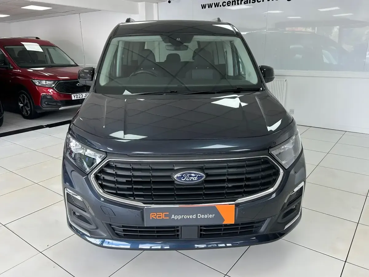 Used Ford Grand Tourneo Connect Titanium 114 HP (83 kW) 2023 Blue MPV