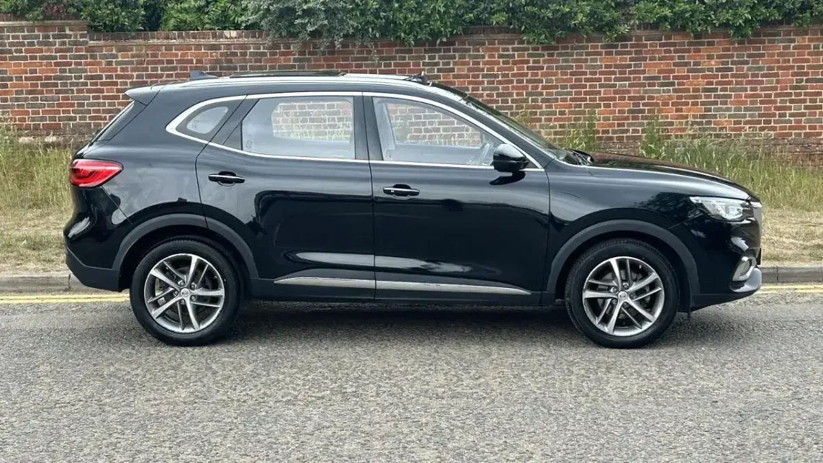 Used MG HS Exclusive 162 HP (119 kW) 2022 Black SUV