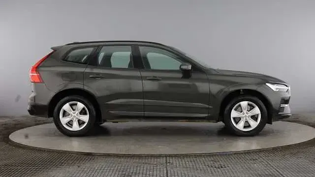 Second-hand Volvo XC60 Momentum 250 CP (183 kW) 2022 SUV